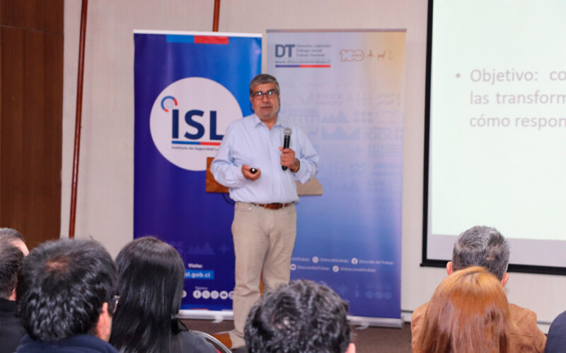 Ñuble: Inteligencia artificial y salud laboral fueron temas en la escuela sindical de la cartera del Trabajo.