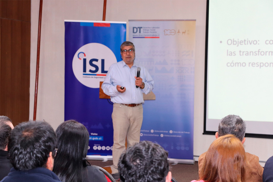 Ñuble: Inteligencia artificial y salud laboral fueron temas en la escuela sindical de la cartera del Trabajo.