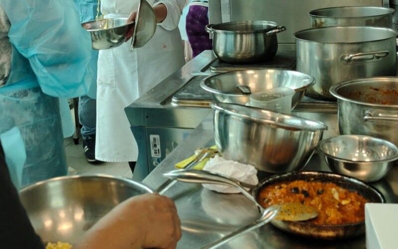 Reconocido restaurante de comida japonesa despide a presidente de su sindicato de trabajadores