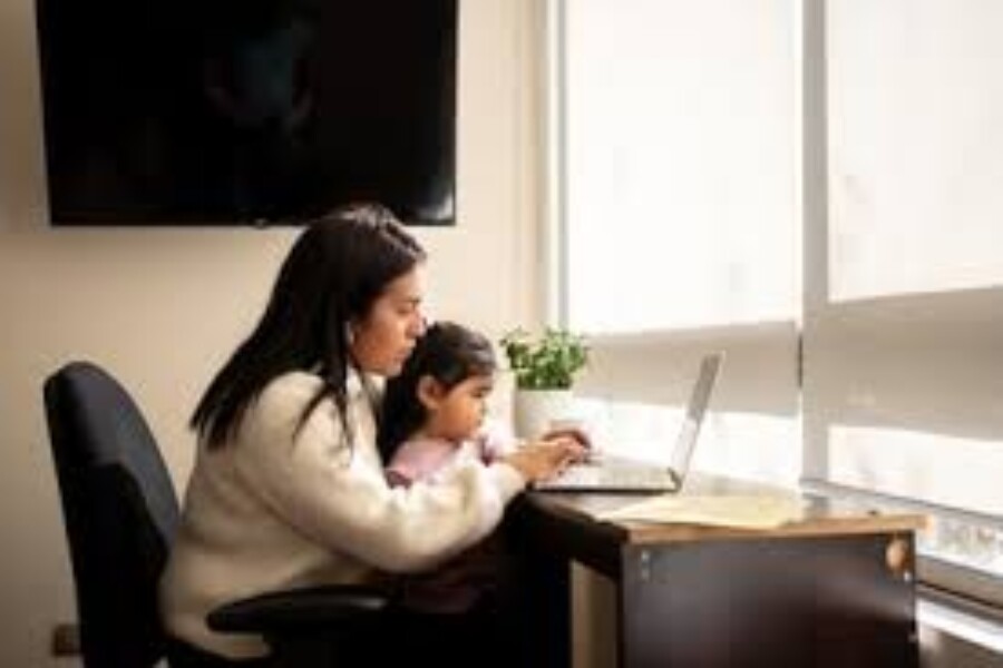 Ley de aborto y Salas Cuna Universal: el doble castigo de ser madre trabajadora en Chile