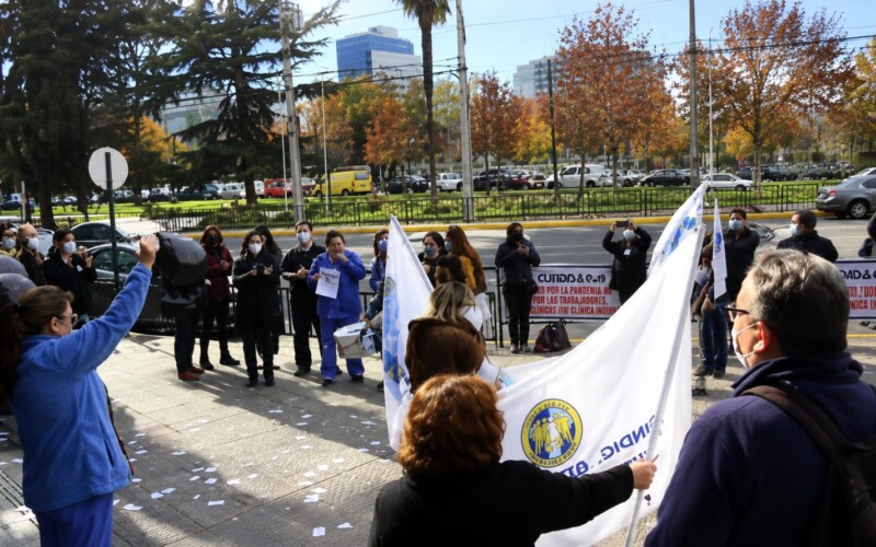 Sindicato N°1 de trabajadores de Clínica INDISA rechaza reajuste de $9000 y se declara en alerta para iniciar huelga
