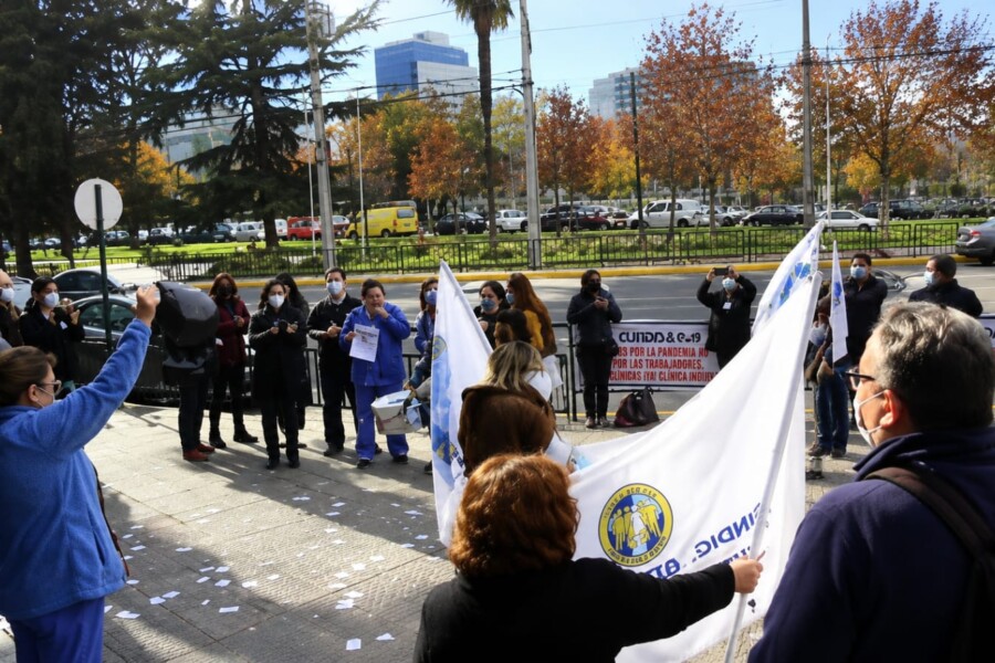 Sindicato N°1 de trabajadores de Clínica INDISA rechaza reajuste de $9000 y se declara en alerta para iniciar huelga