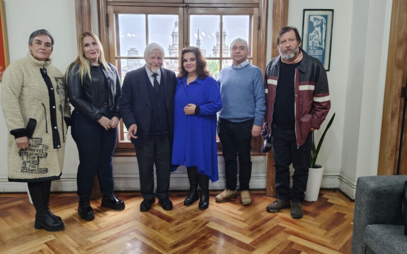 Funcionarios del Servicio de Protección a la Niñez y diputado Roberto Celedón acuerdan abordar la crisis del sistema
