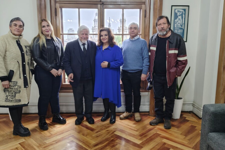 Funcionarios del Servicio de Protección a la Niñez y diputado Roberto Celedón acuerdan abordar la crisis del sistema
